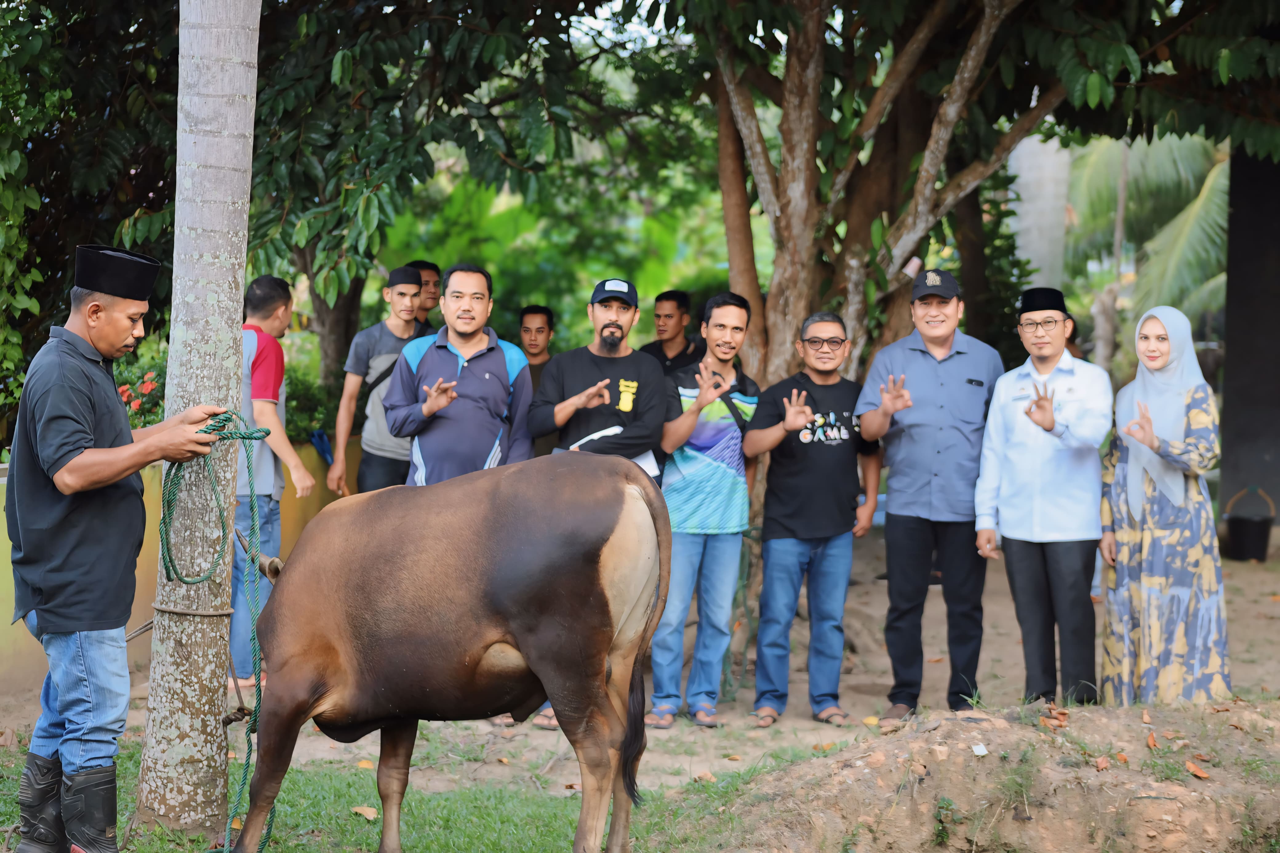 Rayakan Idul Adha 1445 H, DLH Kabupaten Bengkalis Berqurban 4 Ekor Sapi
