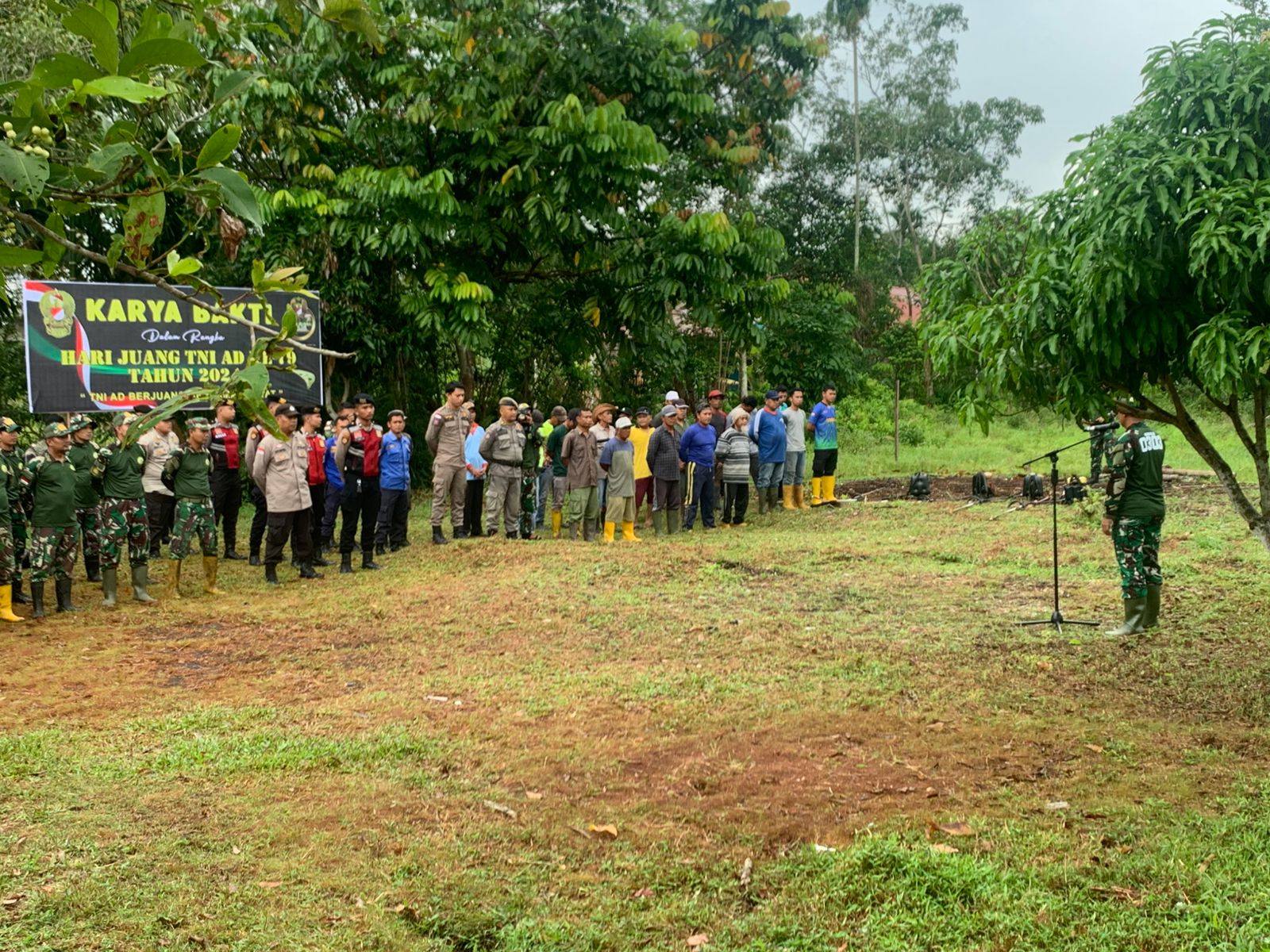 Kodim 0303 Bengkalis dan DLH Bersama Warga Gelar Gotong Royong, Cegah Banjir Pada Musim Hujan