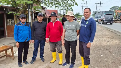 DLH Bengkalis gelar Gotong Royong Dalam Rangka Hari Peduli Sampah Nasional (HPSN) Tahun 2025 di Kecamatan Mandau