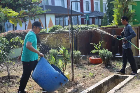 DLH Bengkalis dan UPT Pengelolaan Sampah serta Ruang Terbuka Hijau Gelar Gotong Royong Peringati Hari Jadi Bengkalis ke-512